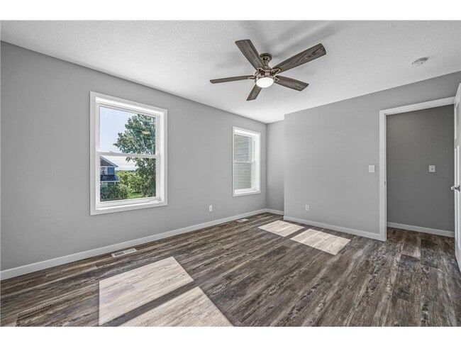 Building Photo - Rare 3 bed 4 bath no upgrade left out! 2 full kitchens, great views, dont miss out!