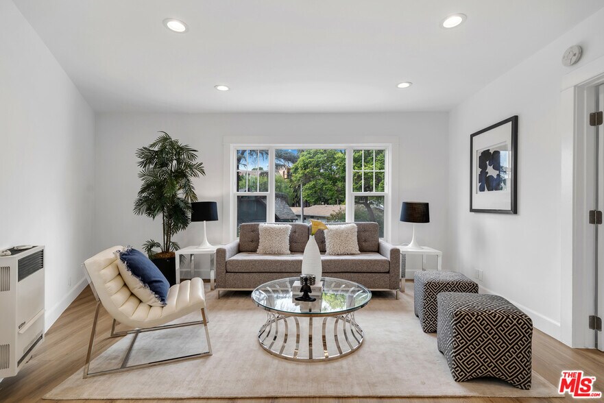 living room - 912 Sanborn Ave