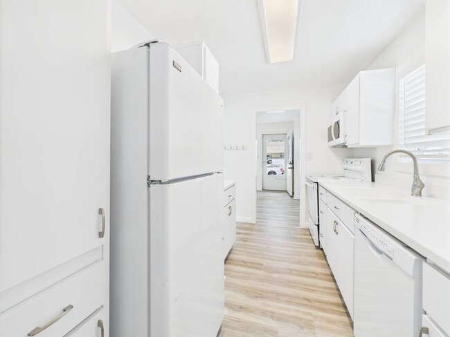 Building Photo - Cozy 2 Bedroom 1 Bathroom Ranch style Home...