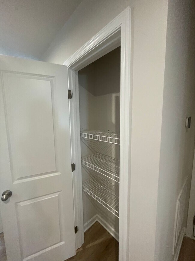 Building Photo - You’ve Got to See This Rental!