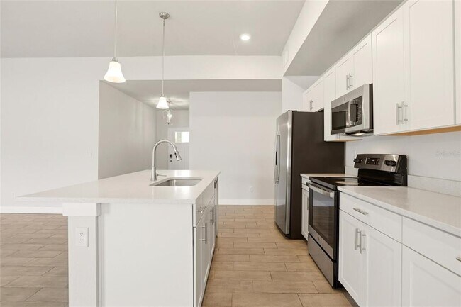 Building Photo - 870 Columbia St