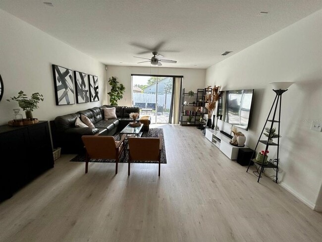 Building Photo - 347 Cotswold Cir