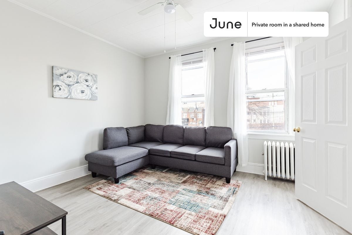 Building Photo - Room in Shared 3 bed/1 bath home