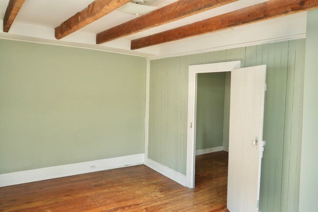 Building Photo - 920 Anderson St