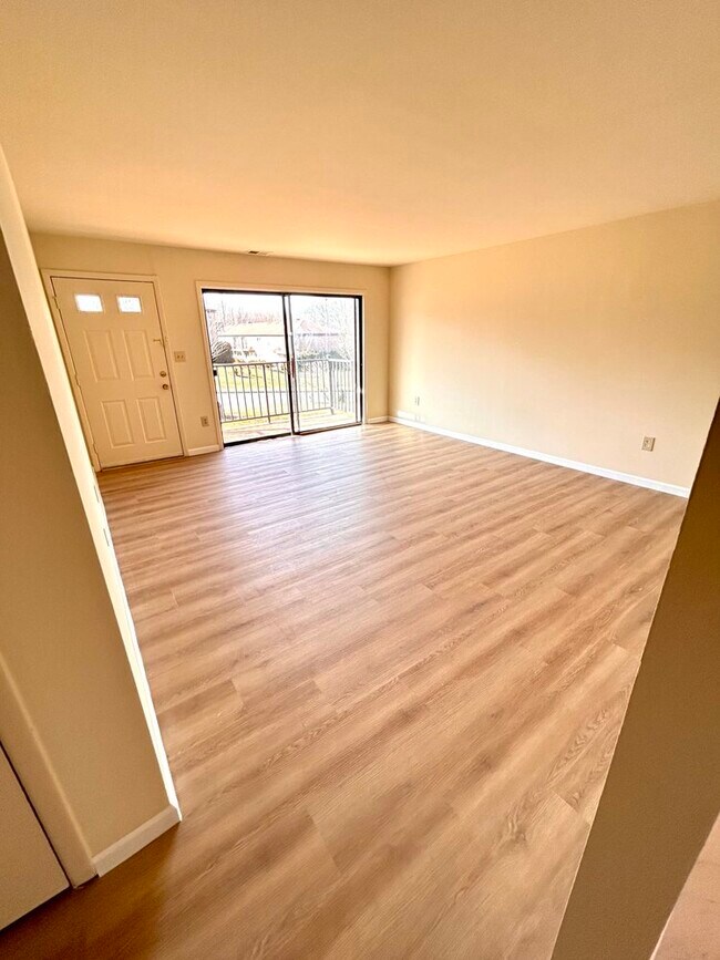 Building Photo - Eagle Rock & Hensyn Village