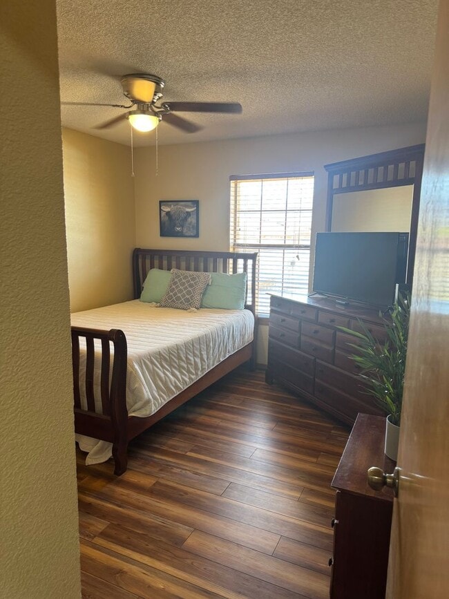 Building Photo - Fully Furnished Rental