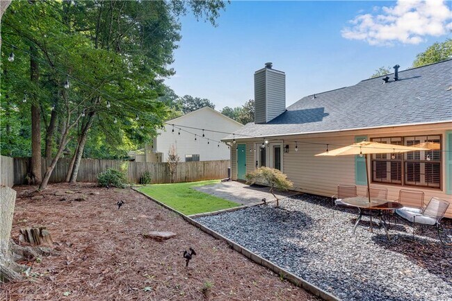 Building Photo - 5097 Village Green Way