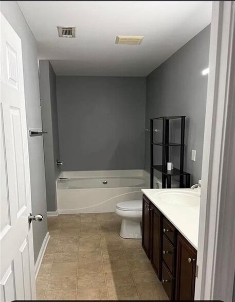 Building Photo - 5054 Lower Elm St