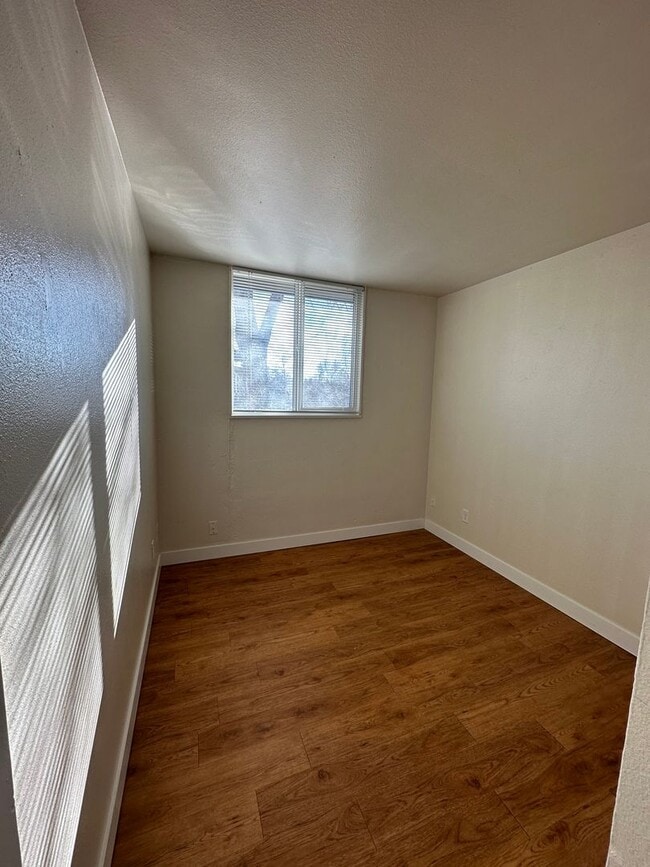 Building Photo - NShields636 (KC-LN-KB)