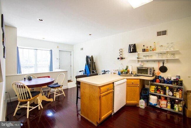 Building Photo - 775 S 20th St