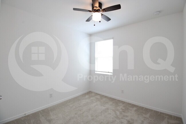 Building Photo - 8810 W Pasadena Ave