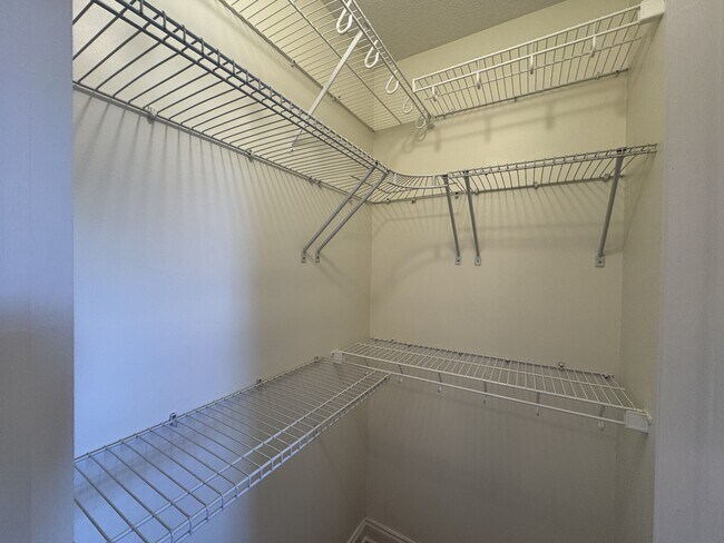 Building Photo - 220 Konawa Ln