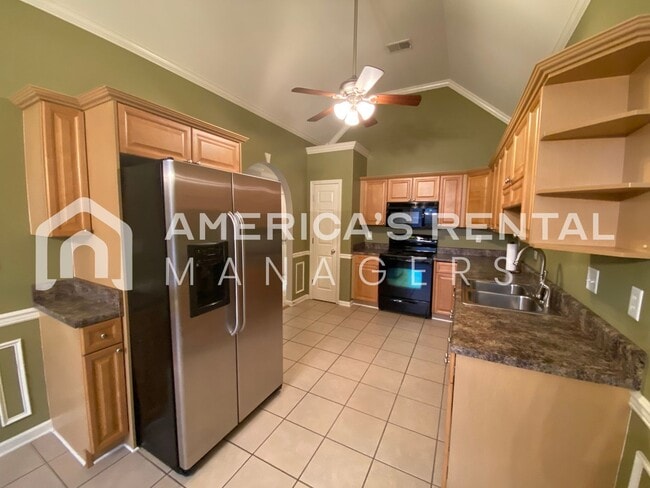 Building Photo - Townhome for rent in Pelham, AL! Available to View Now!