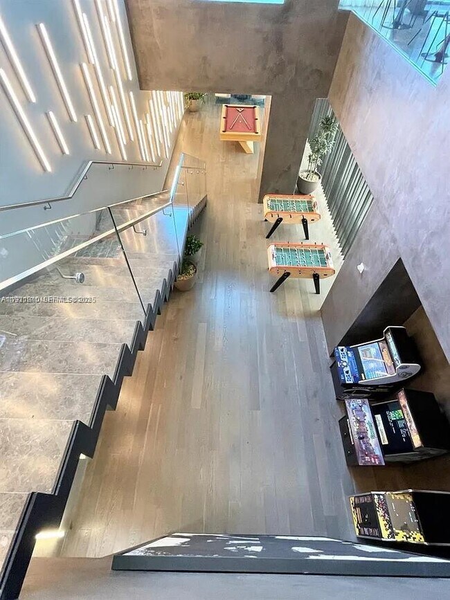 Building Photo - 650 NE 32nd St