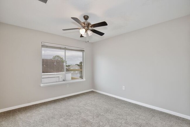 Building Photo - Charming 3/2.5 Spacious Townhome with a 2 ...