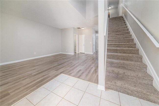 Building Photo - 7683 Creekside Ln