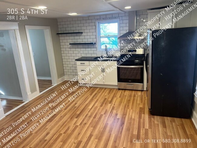 Building Photo - 305 S 4th St