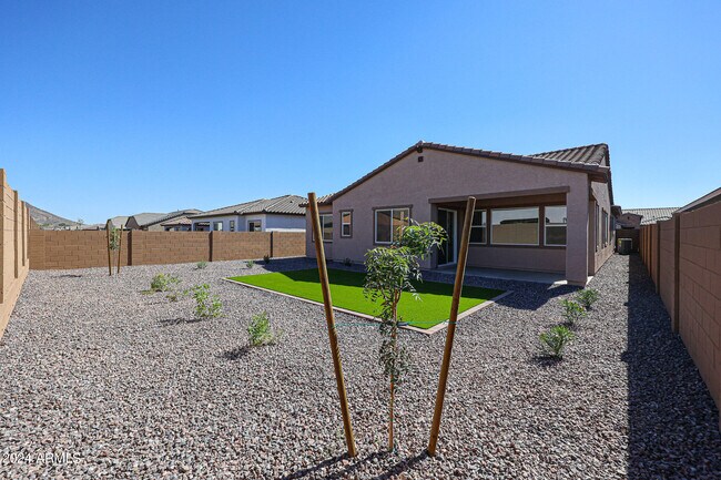 Building Photo - 7702 W Jackrabbit Ln