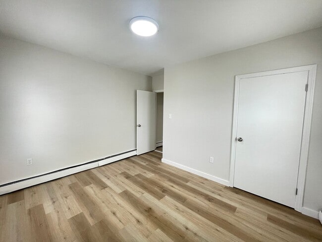 Building Photo - 124 Beech St