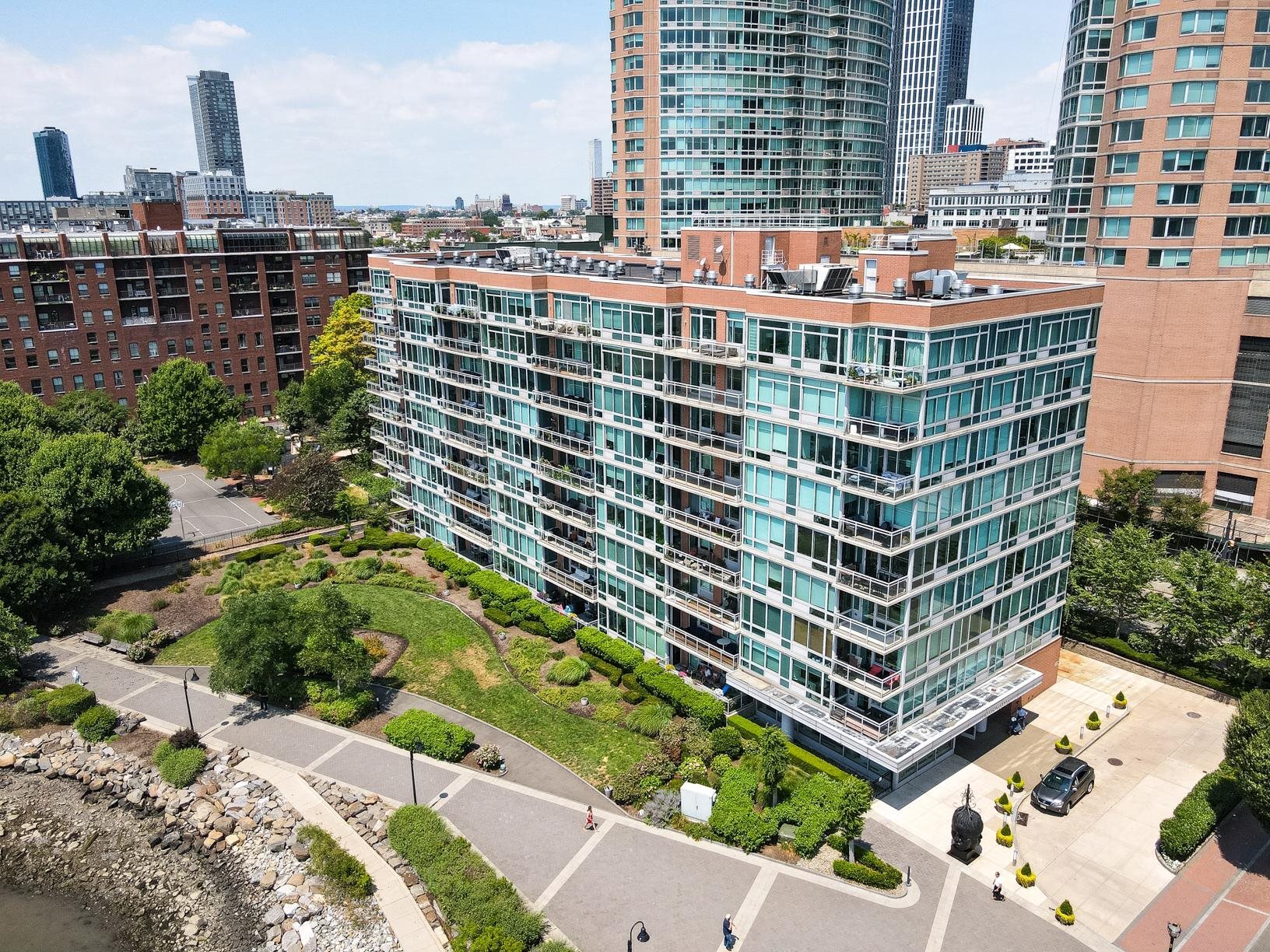 Building Photo - 25 Hudson St