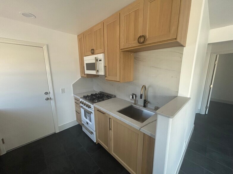 Building Photo - 3705 Sunset Ln