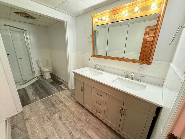 Building Photo - 145 Spring Valley Rd