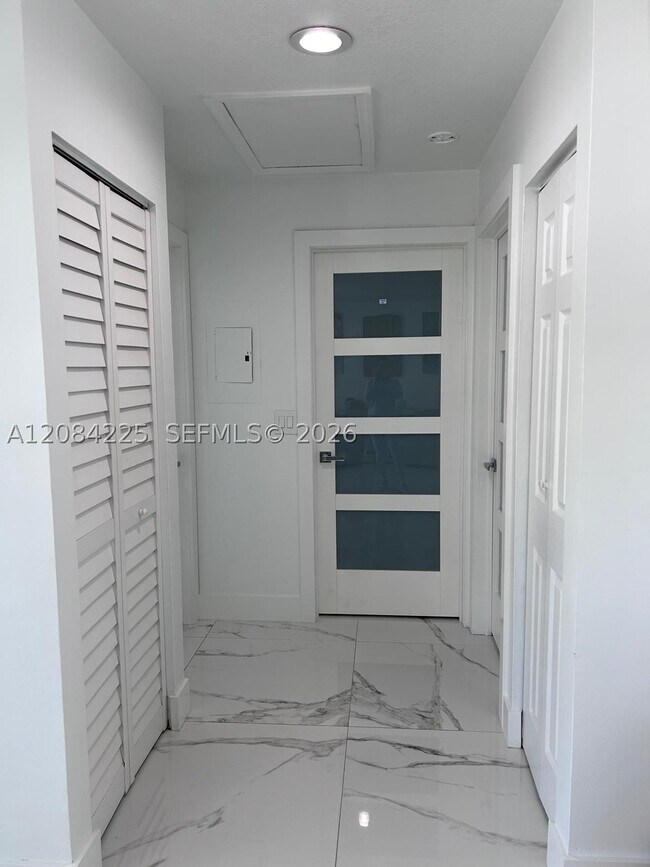 Building Photo - 1148 Grandview Cir