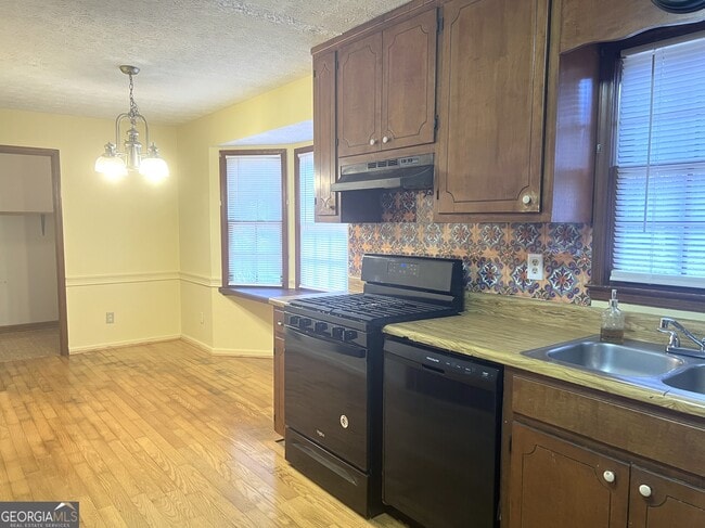 Building Photo - 40 Wagon Wheel Dr