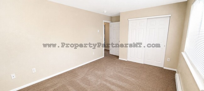 Building Photo - 107 7th St
