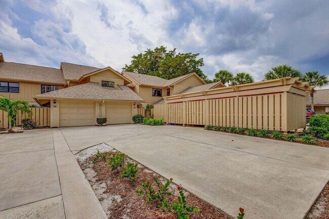 Building Photo - 17138 Waterbend Dr