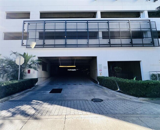 Building Photo - 101 S Eola Dr