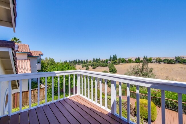 Building Photo - Elegant home with top Fremont Schools