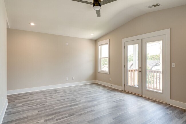 Building Photo - AVAILABLE September 1st. UPDATED 3 Bedroom...