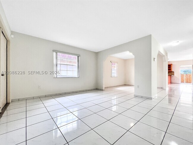 Building Photo - 3650 SW 27th St