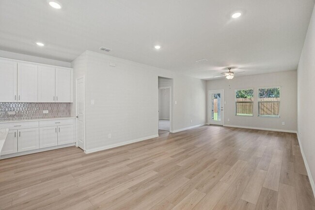 Building Photo - 6001 Belchamp Dr