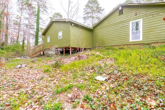 Building Photo - 1000 Rampart Pl