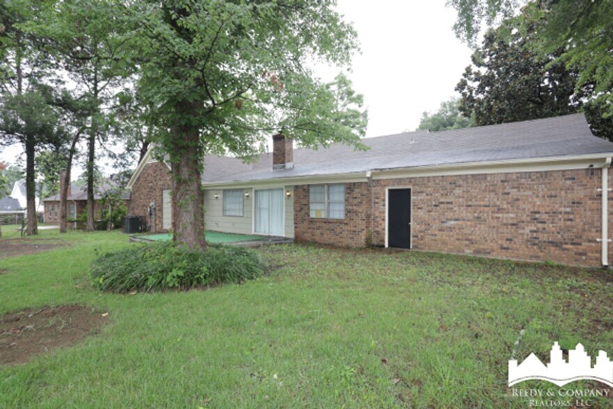 Building Photo - 5291 Twin Woods Ave