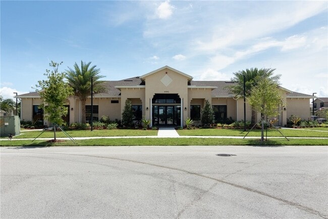 Building Photo - 9943 E Villa Cir