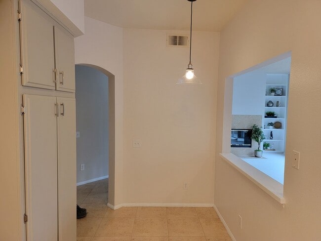 Building Photo - Creekside 1st Floor Condo