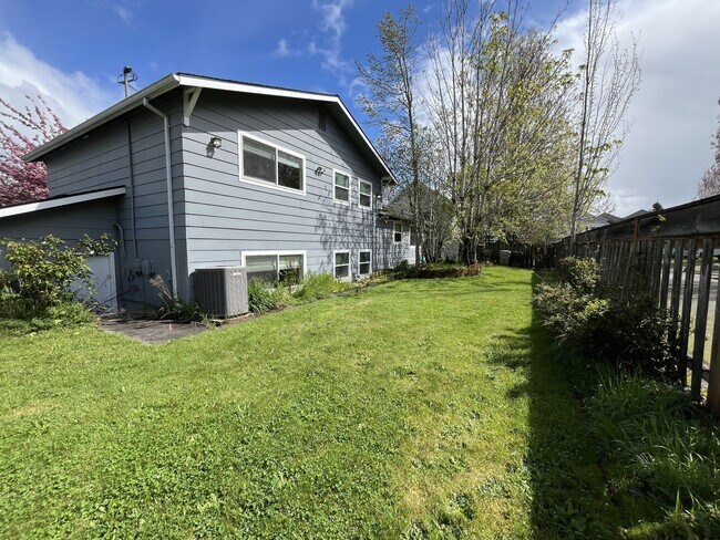 Building Photo - Comfortable Living in Bethany with Two Separate Units, Expansive 0.45-Acre Lot & Versatile Detach...