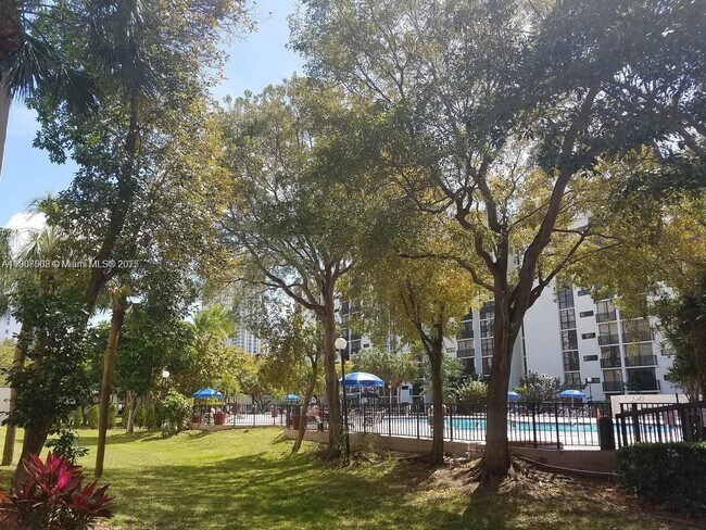 Building Photo - 17021 N Bay Rd