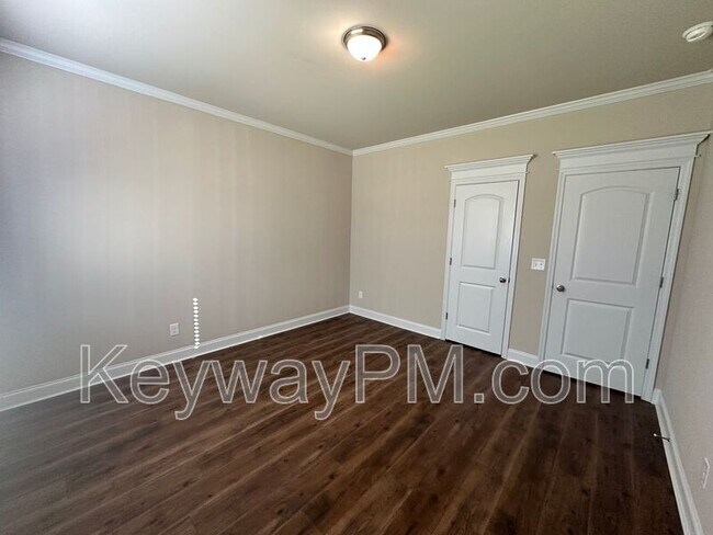 Building Photo - 688 Tree Top Trl