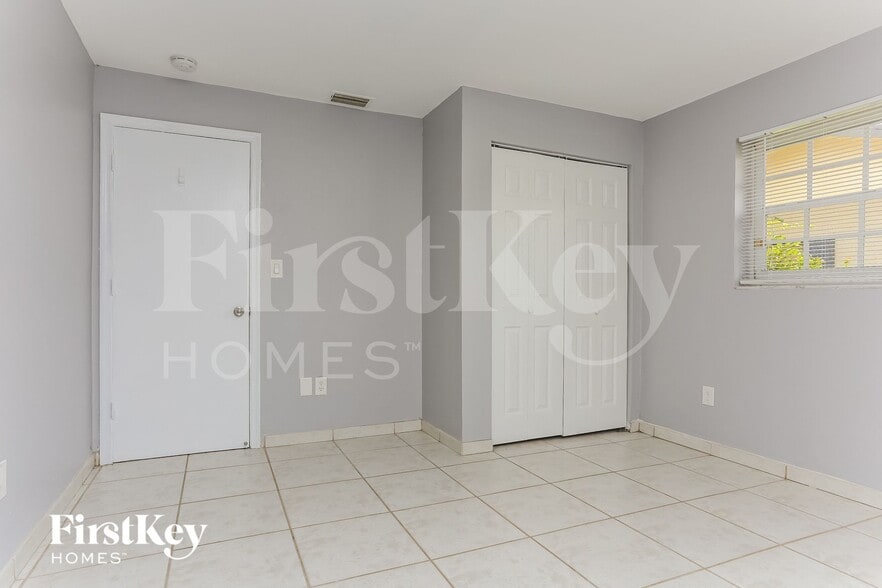 Building Photo - 4006 NW 76th Ave