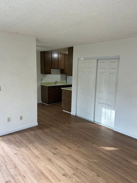 Building Photo - 2644 Woodridge Ct