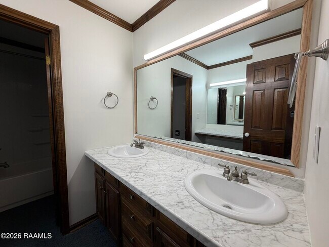 Building Photo - 204 Dublin Cir