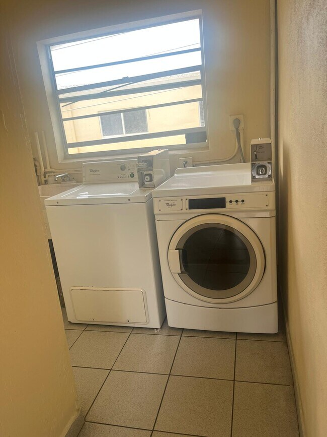 Building Photo - 1747 Rodman St