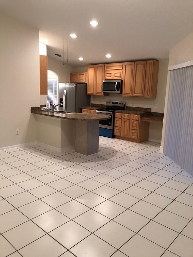 Building Photo - 3141 Stonehurst Cir