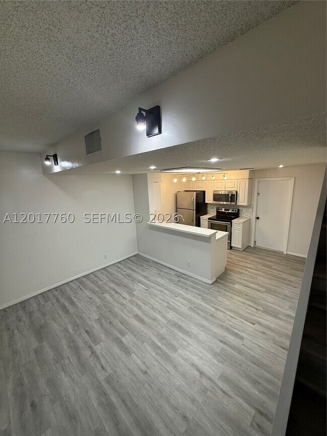 Building Photo - 1561 Sorrento Dr
