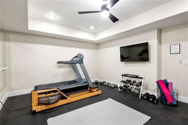 Building Photo - 582 St Charles Ave NE