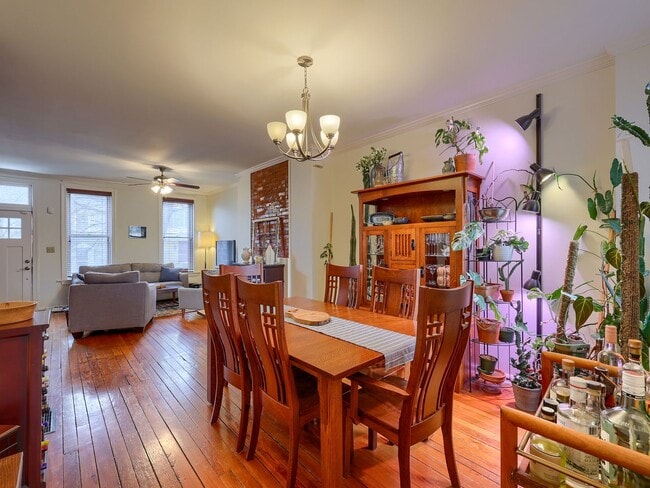 Building Photo - 207 Calder St